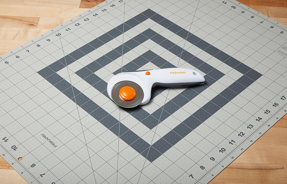 Rotary cutter and cutting mat